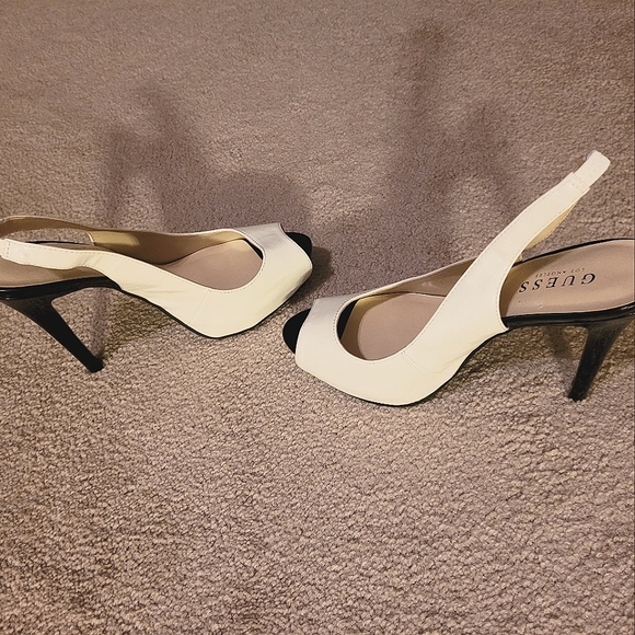 GUESS BLACK/WHITE SLINGBACK PUMPS 9 NWT - Picture 7 of 11
